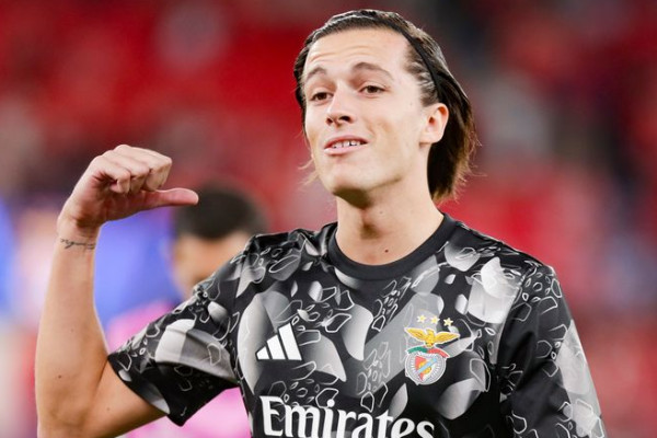 转会传闻:本菲卡球员阿尔瓦罗·费尔南德斯或重返曼联